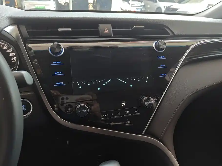 Toyota Camry — миниатюра 13