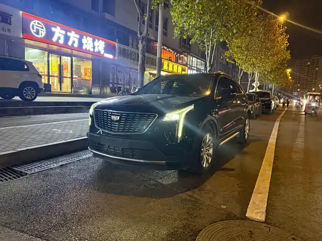 CADILLAC XT4