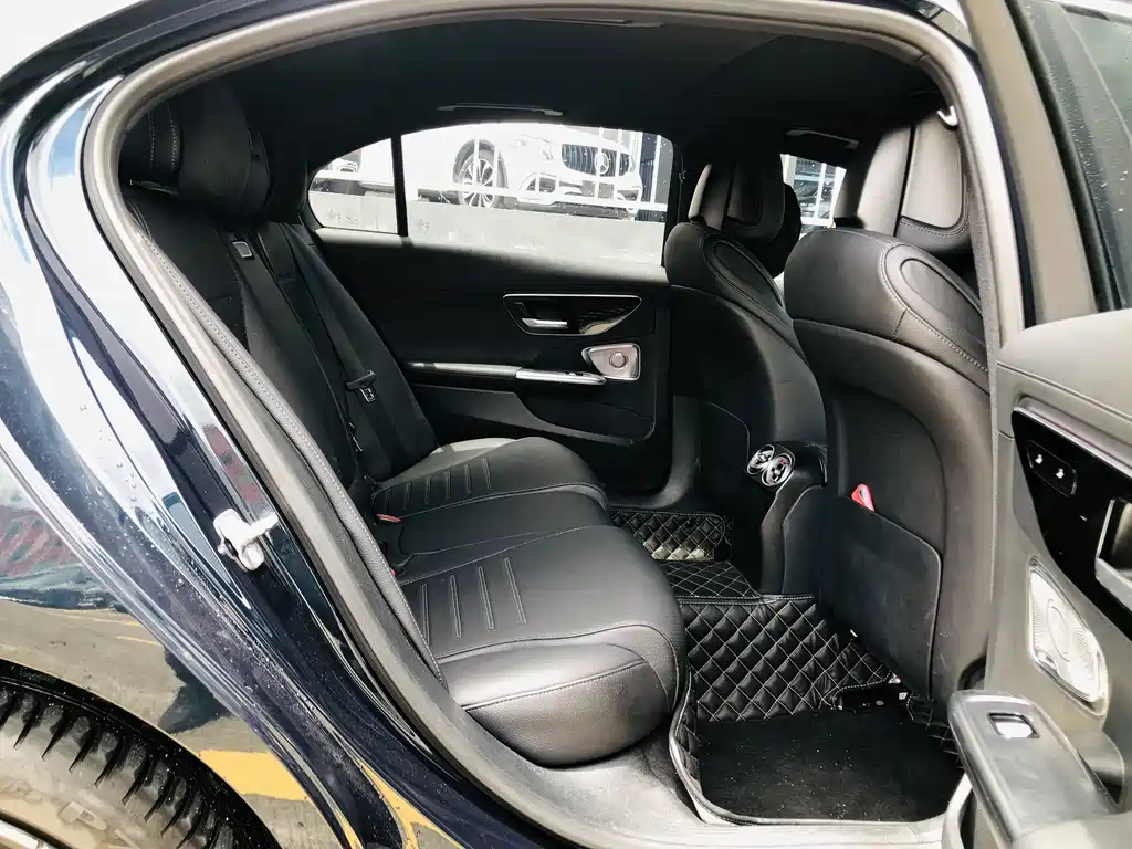 Mercedes-Benz C-Class — миниатюра 16