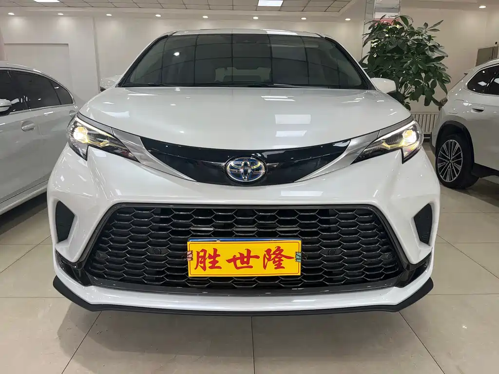 Toyota Granvia 2023