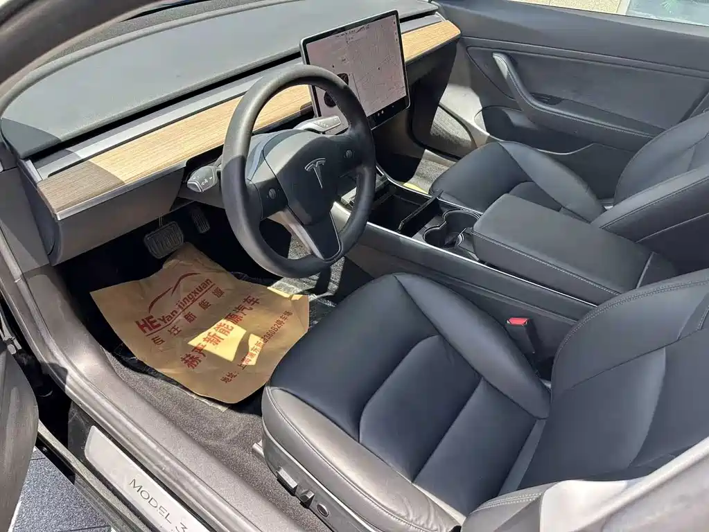 Tesla Model 3 — миниатюра 6