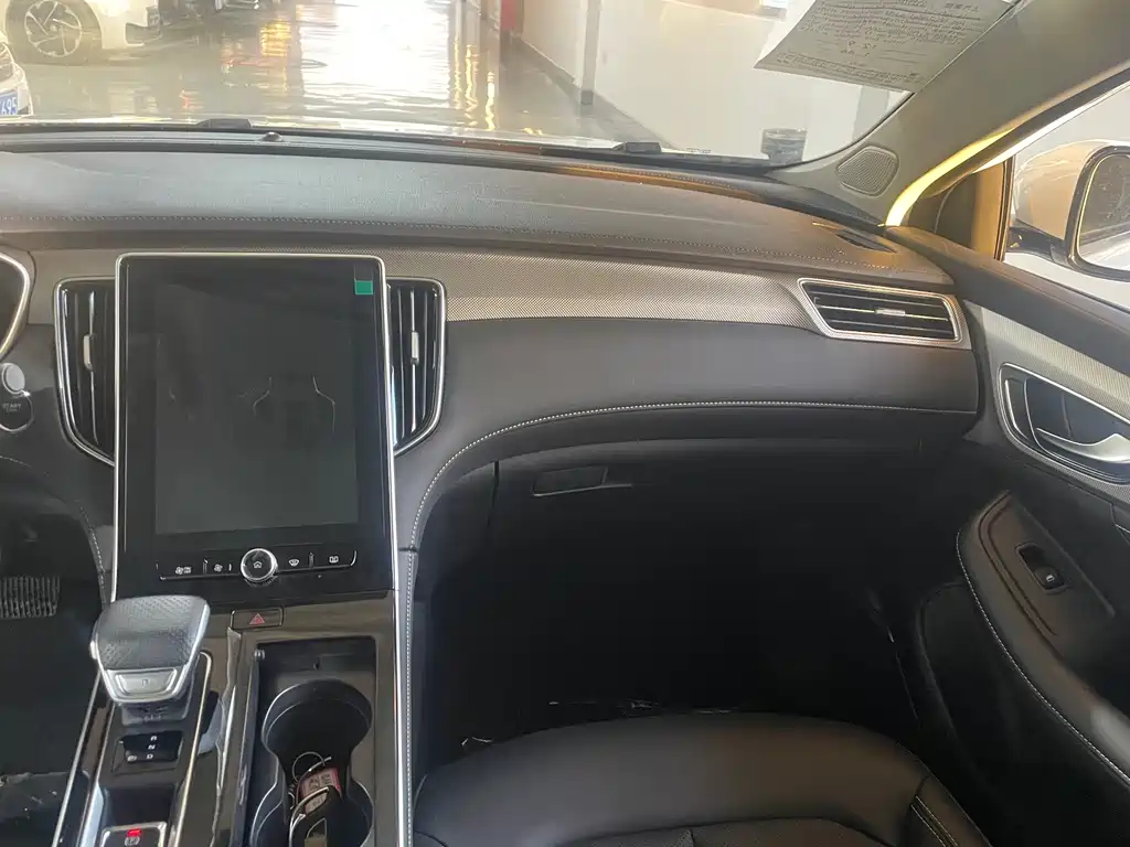 Roewe i6 MAX New Energy — миниатюра 13