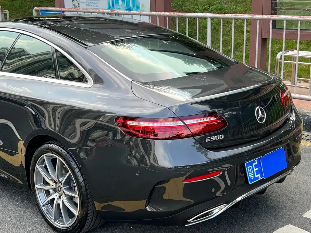 MERCEDES-BENZ E CLASS