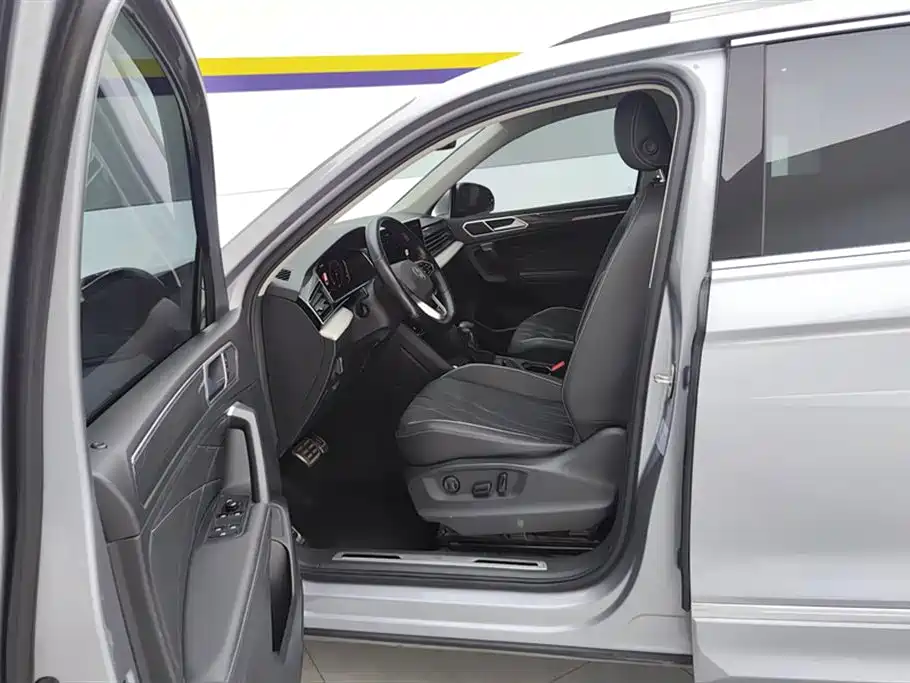 Volkswagen Tiguan L L 2022 330TSI AT R-Line