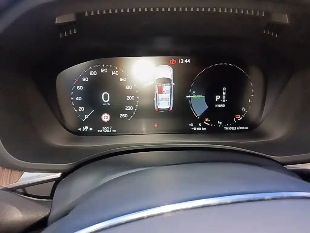 Volvo XC60 PHEV — миниатюра 12