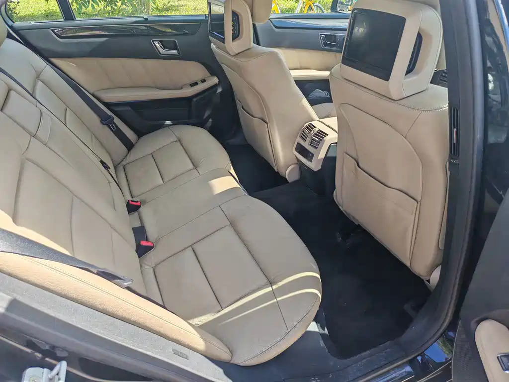 Mercedes-Benz E-Class (Import) — миниатюра 12