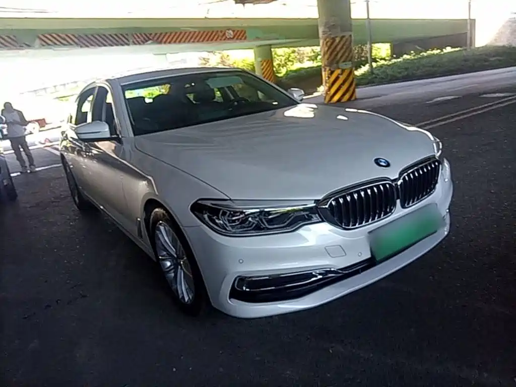 BMW 5 Series New Energy — миниатюра 4