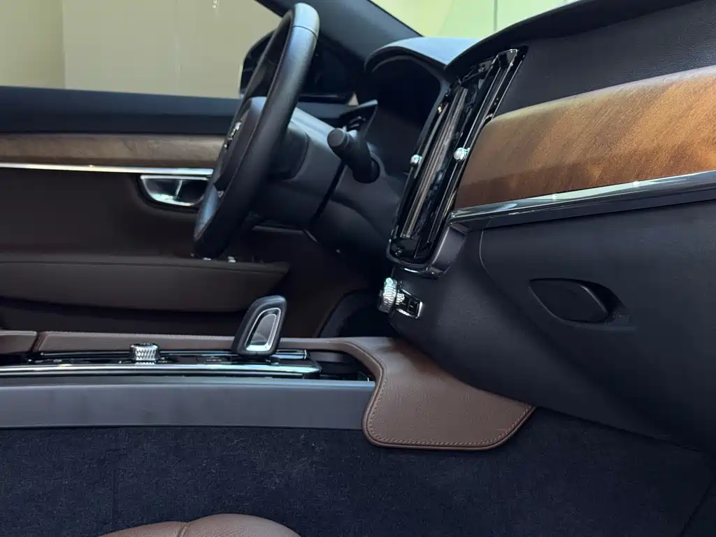 Volvo S90 — миниатюра 21