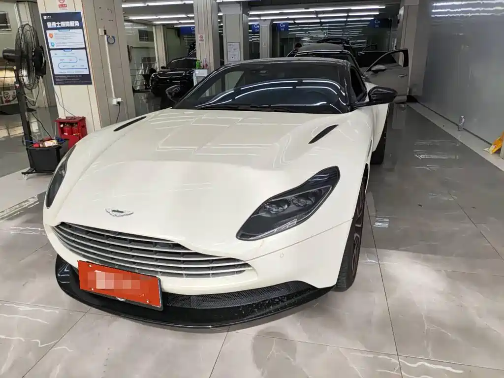 ASTON MARTIN DB11