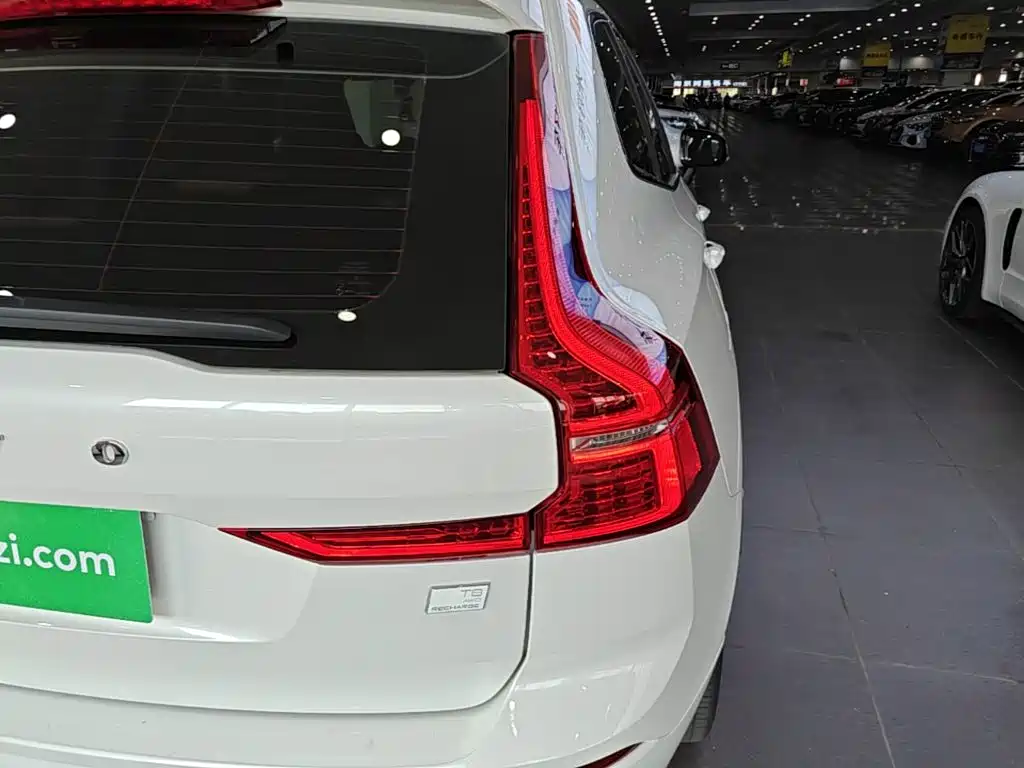 Volvo XC60 PHEV — миниатюра 8