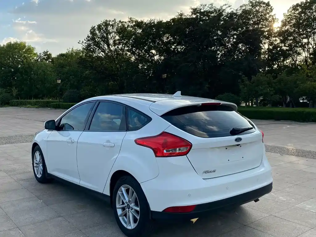 Ford Focus — миниатюра 7