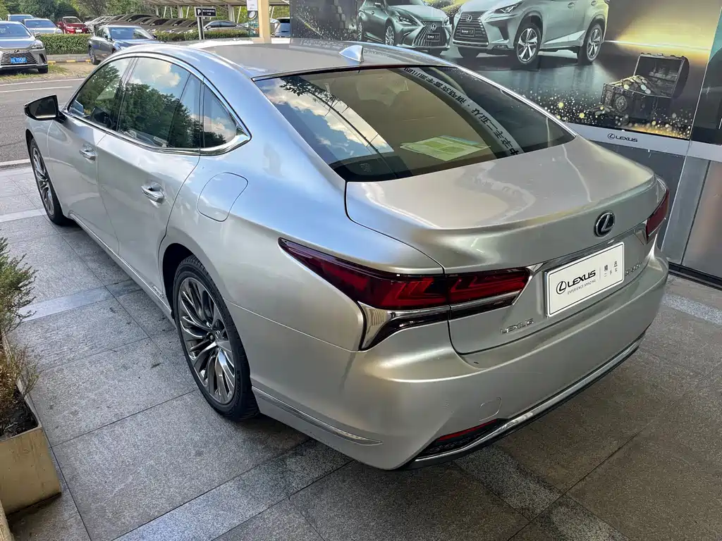 Lexus LS — миниатюра 5