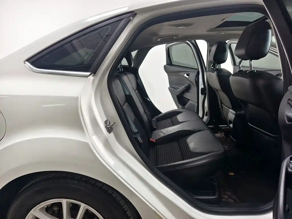 Ford Focus — миниатюра 16