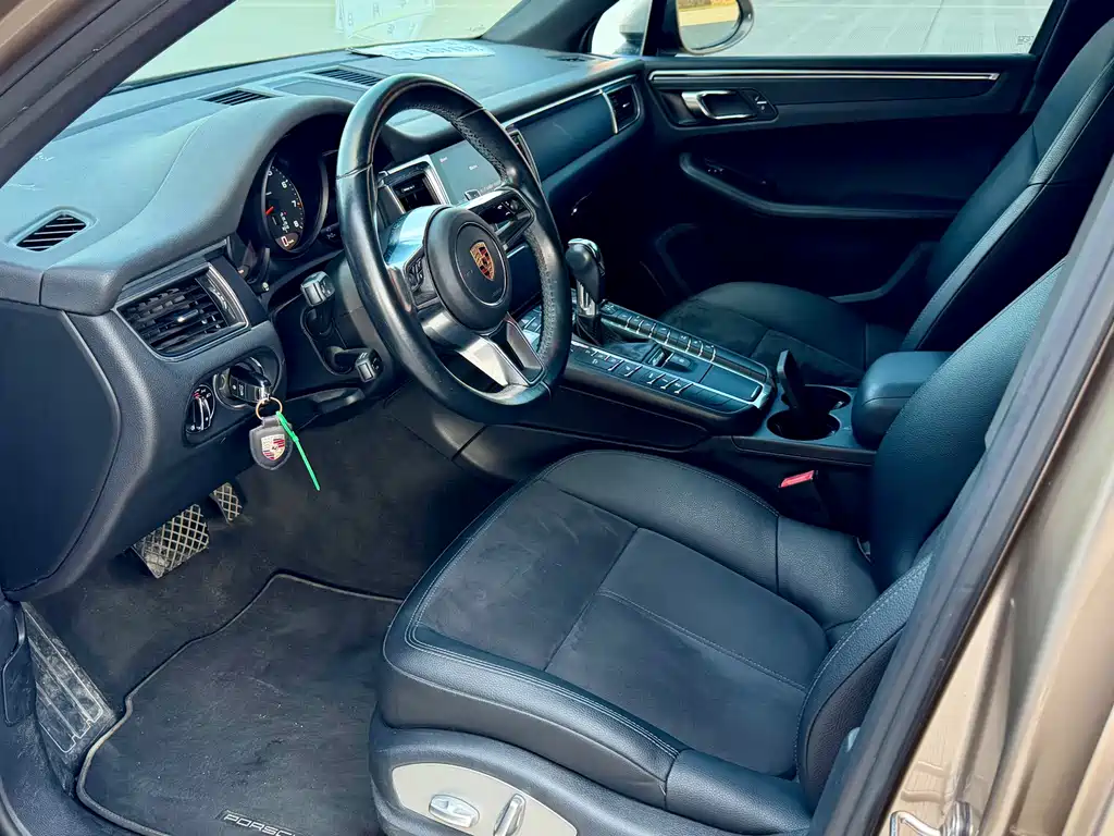 Porsche Macan — миниатюра 9