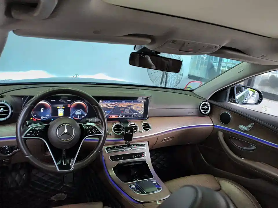 Mercedes-Benz E-Class — миниатюра 2