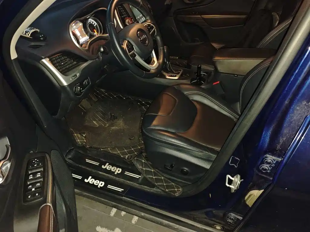 Jeep Cherokee — миниатюра 14