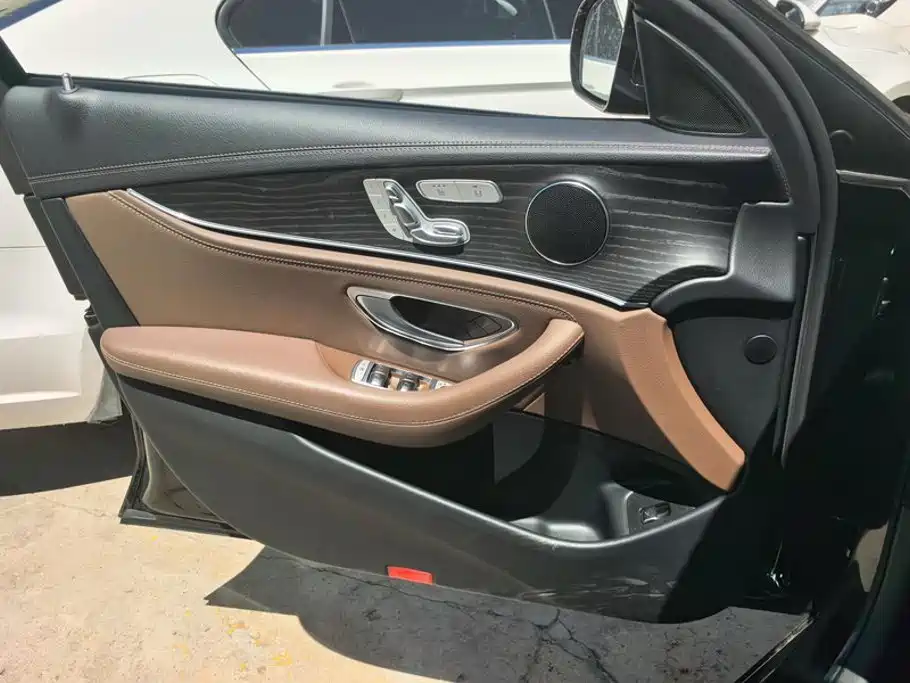 Mercedes-Benz E-Class — миниатюра 7