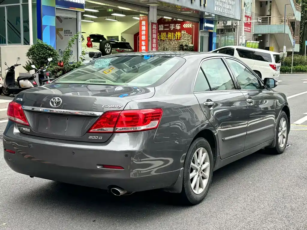 Toyota Camry — миниатюра 3