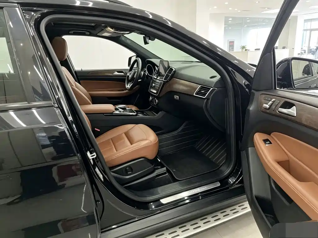Mercedes-Benz GLE (Import) — миниатюра 11