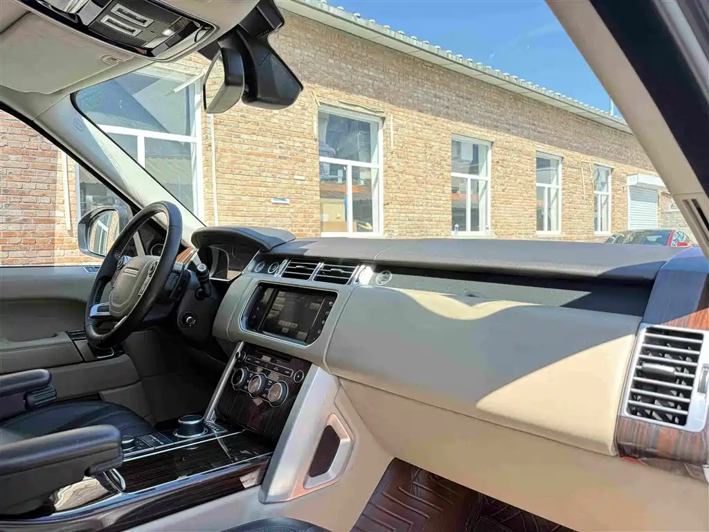 Land Rover Range Rover — миниатюра 17