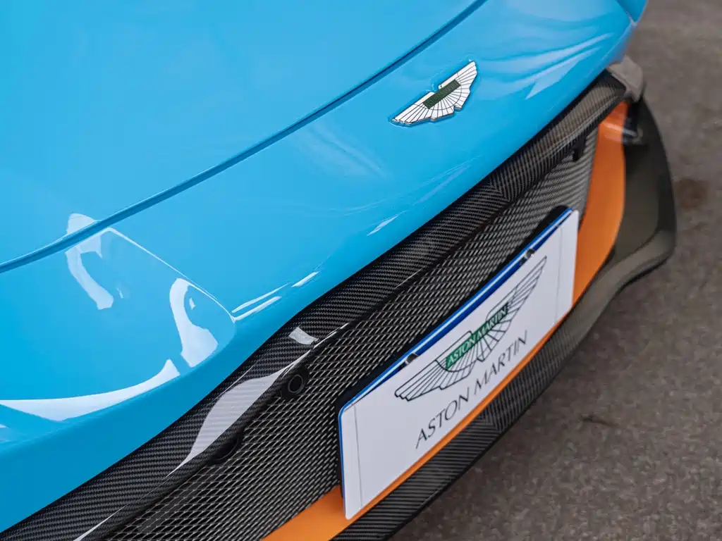 Aston Martin V8 Vantage — миниатюра 7