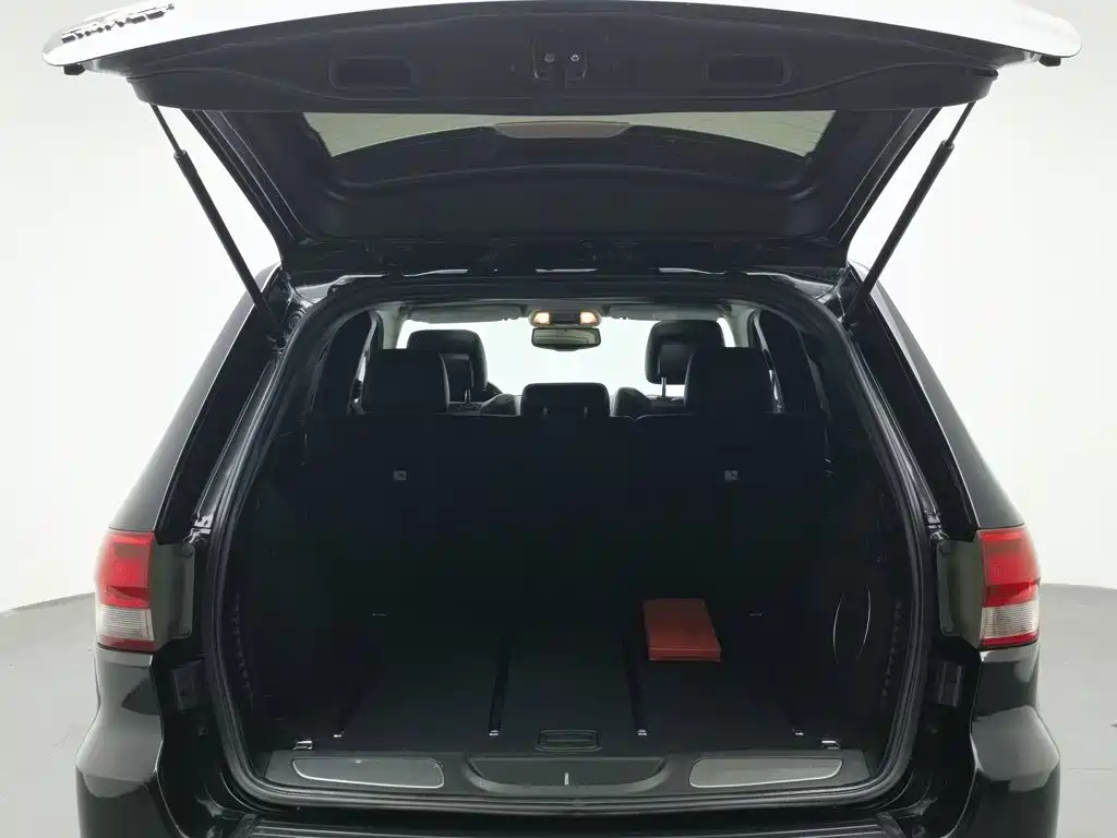 Jeep Grand Cherokee (Import) — миниатюра 16