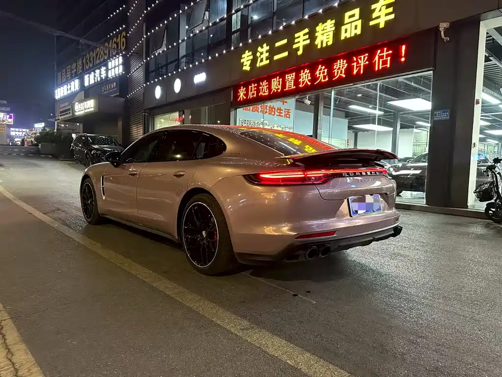 PORSCHE PANAMERA