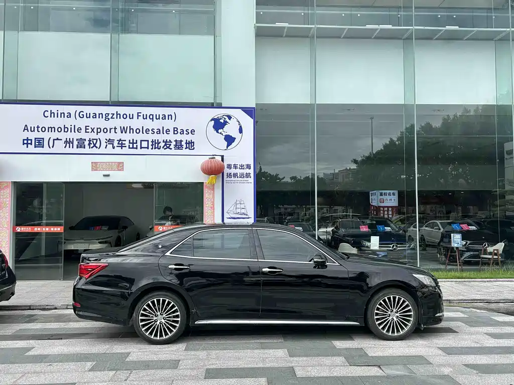 Toyota Crown — миниатюра 4