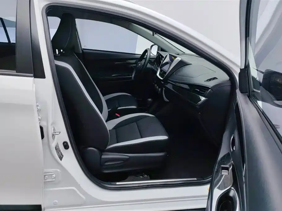 TOYOTA YARIS L ZHIXUAN