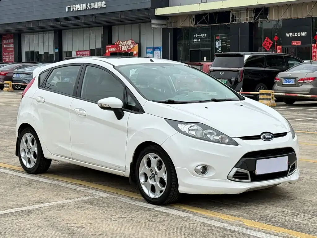 Ford Fiesta 2012 1.5L AT