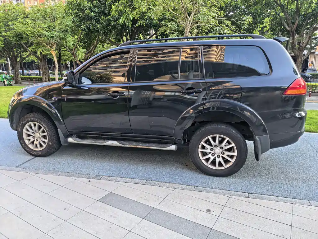 Mitsubishi Pajero Sport — миниатюра 6