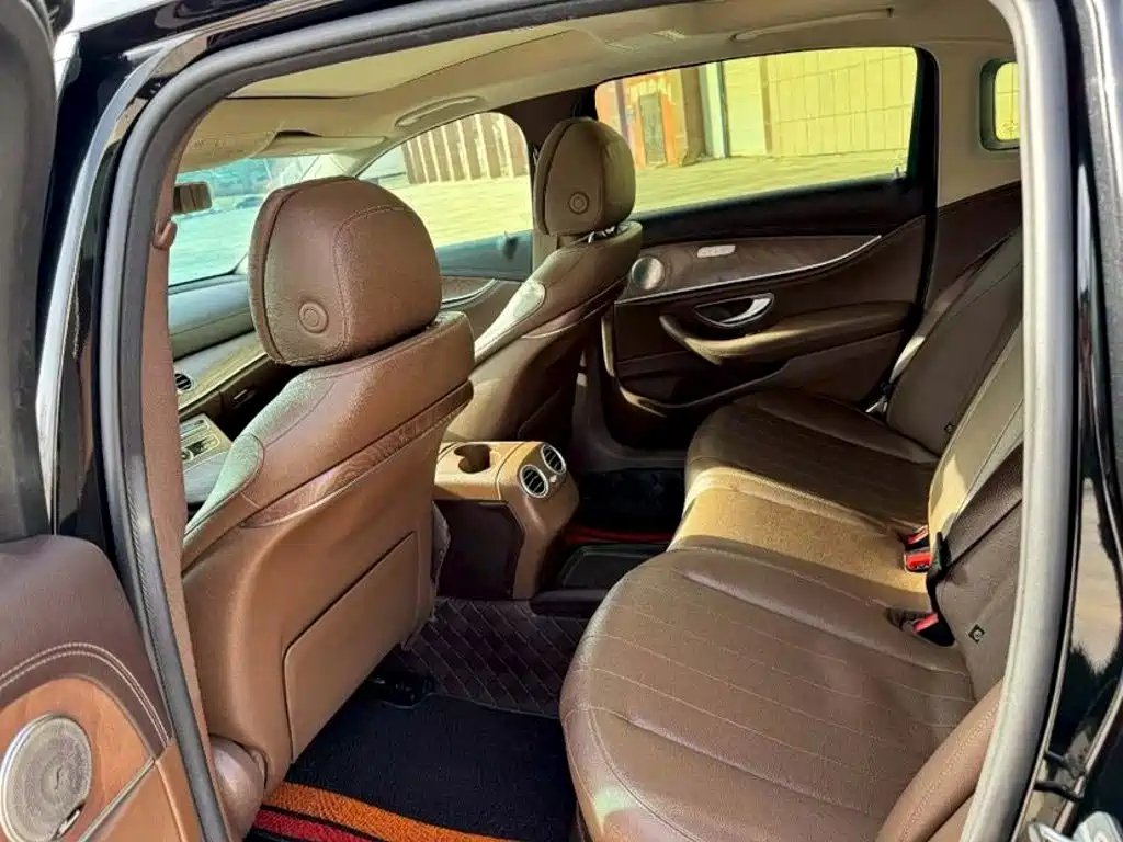 Mercedes-Benz E-Class — миниатюра 6