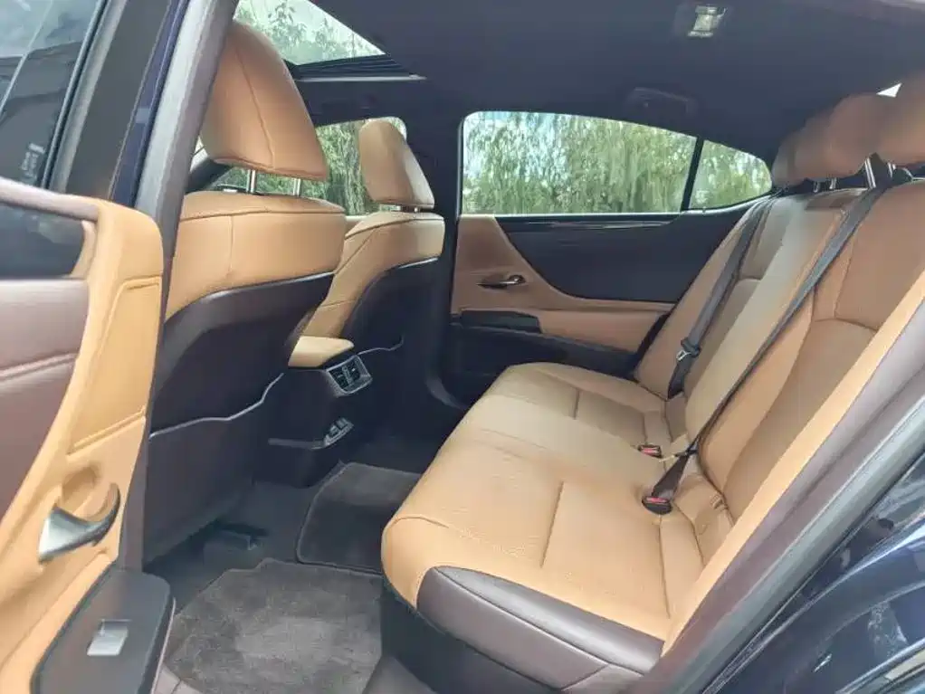 Lexus ES — миниатюра 8