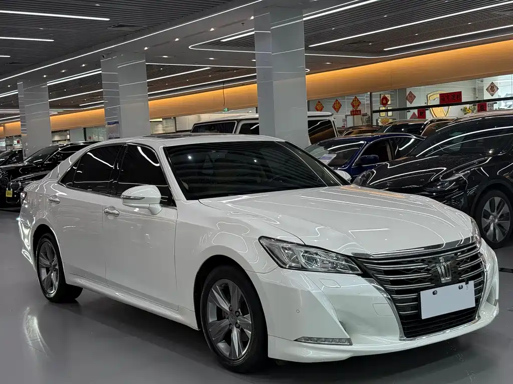 Toyota Crown 2015 2.0T Fashion