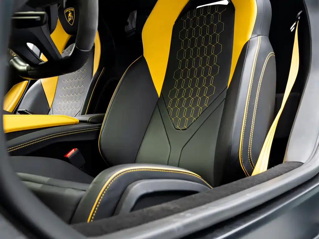 Lamborghini Revuelto — миниатюра 7