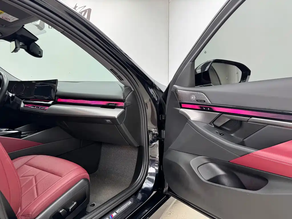 BMW 5 Series — миниатюра 13