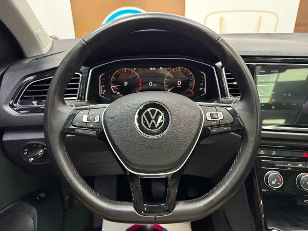 Volkswagen T-Roc — миниатюра 11