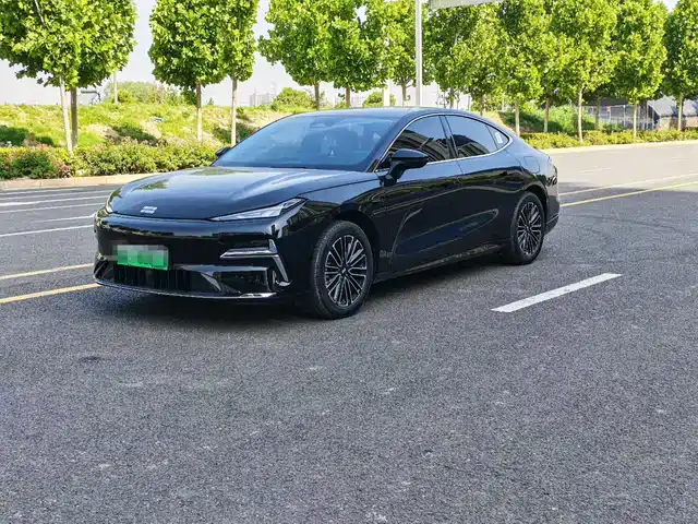 2025 Geely Galaxy Xingyao 8