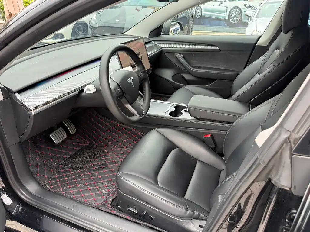 Tesla Model 3 — миниатюра 7