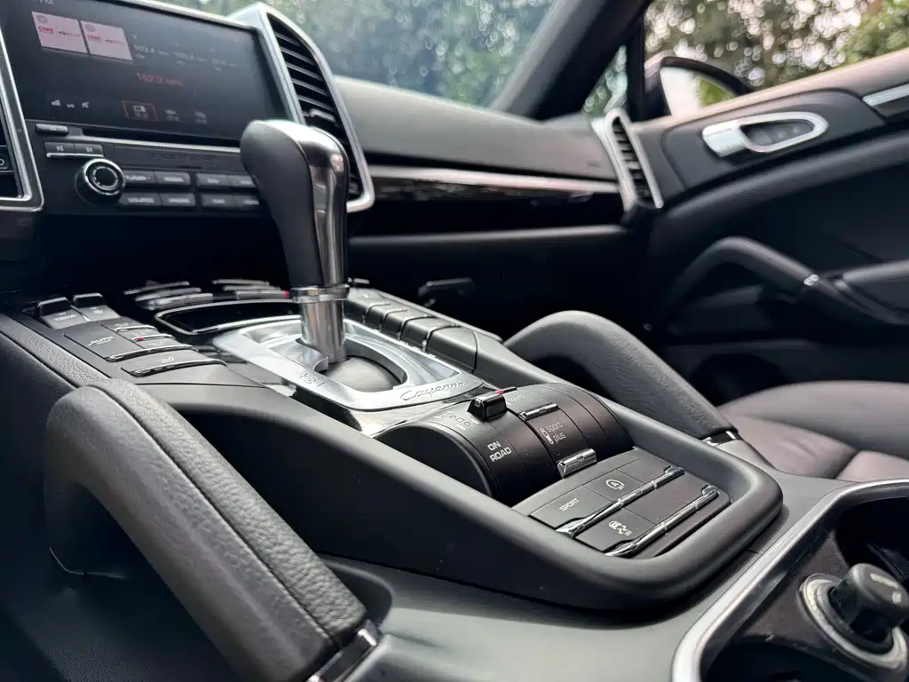Porsche Cayenne — миниатюра 8