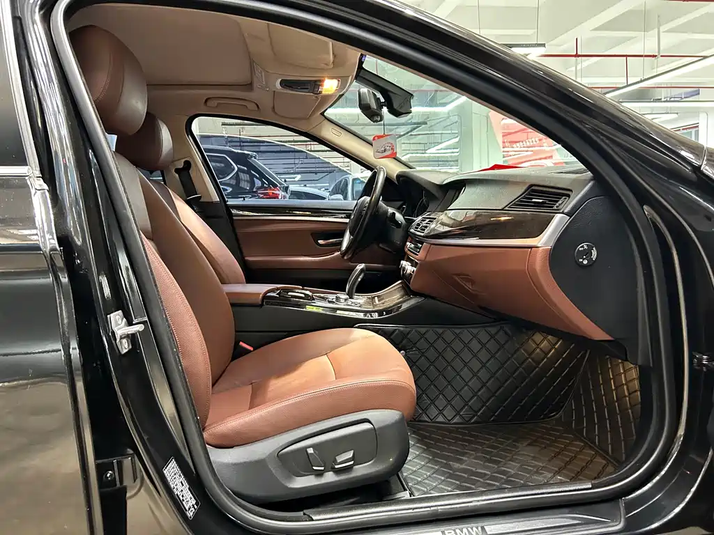BMW 5 Series — миниатюра 7