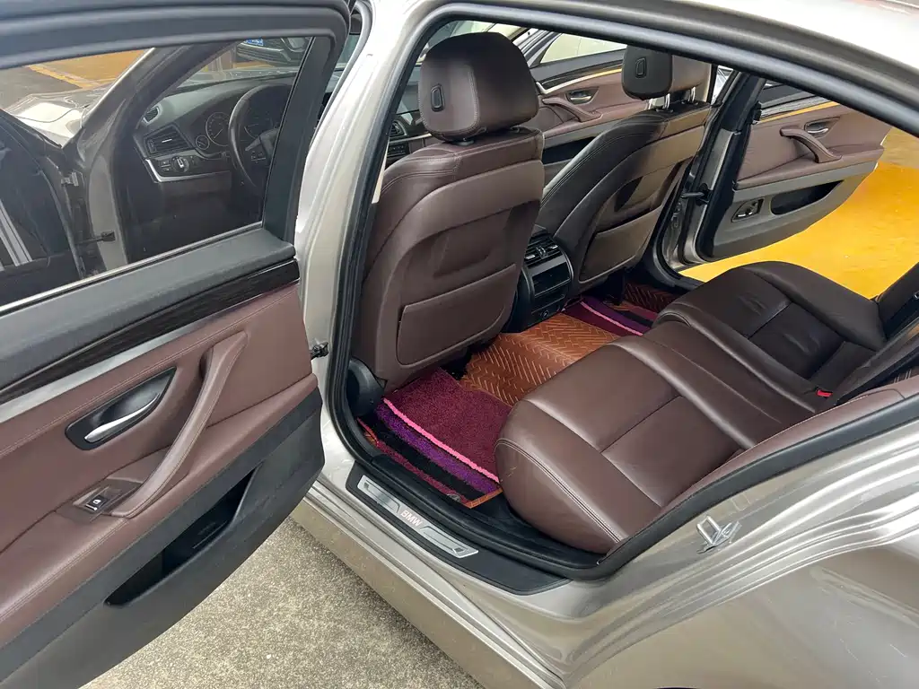 BMW 5 Series — миниатюра 8