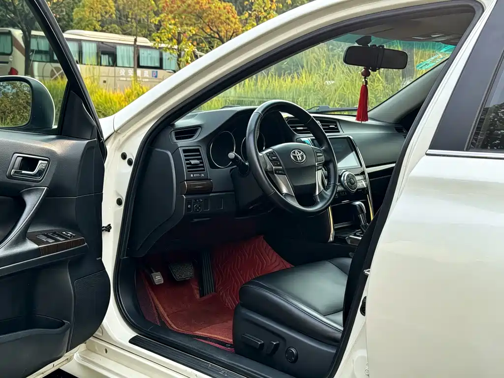 Toyota Reiz — миниатюра 4