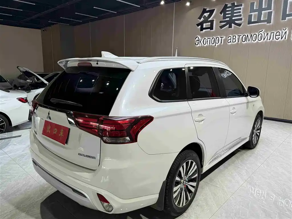MITSUBISHI OUTLANDER