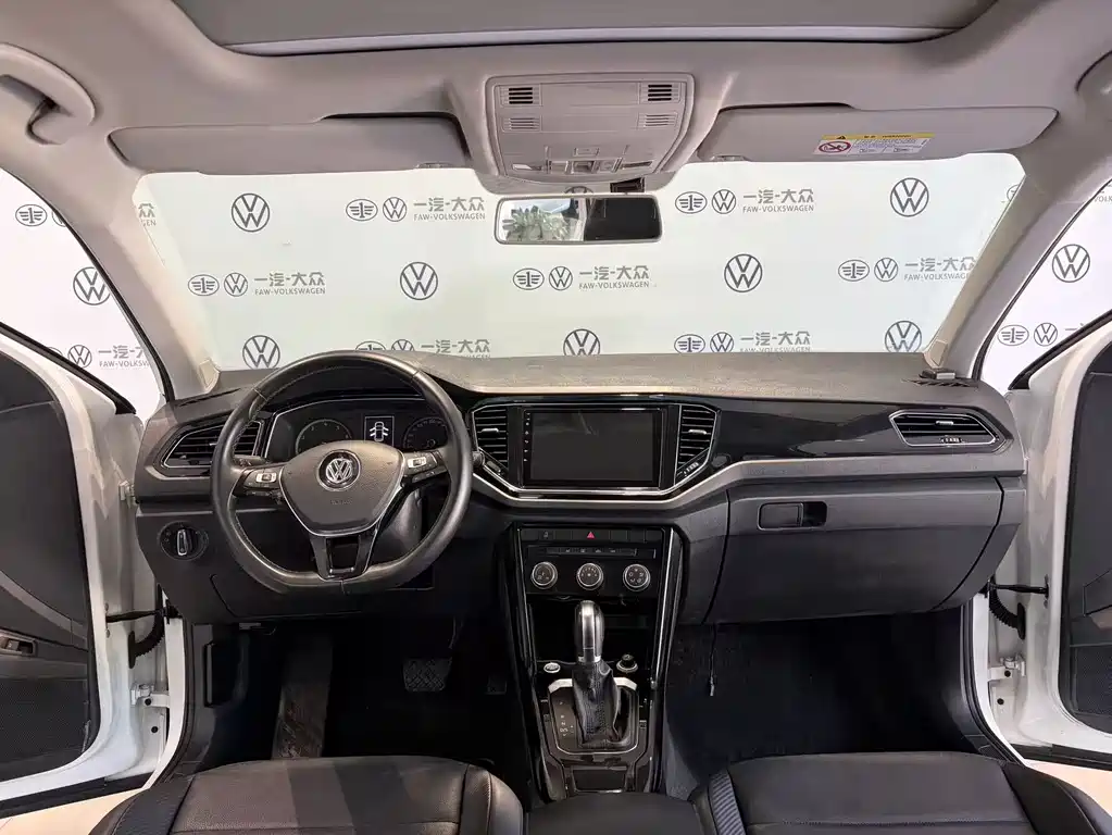 Volkswagen T-Roc — миниатюра 7