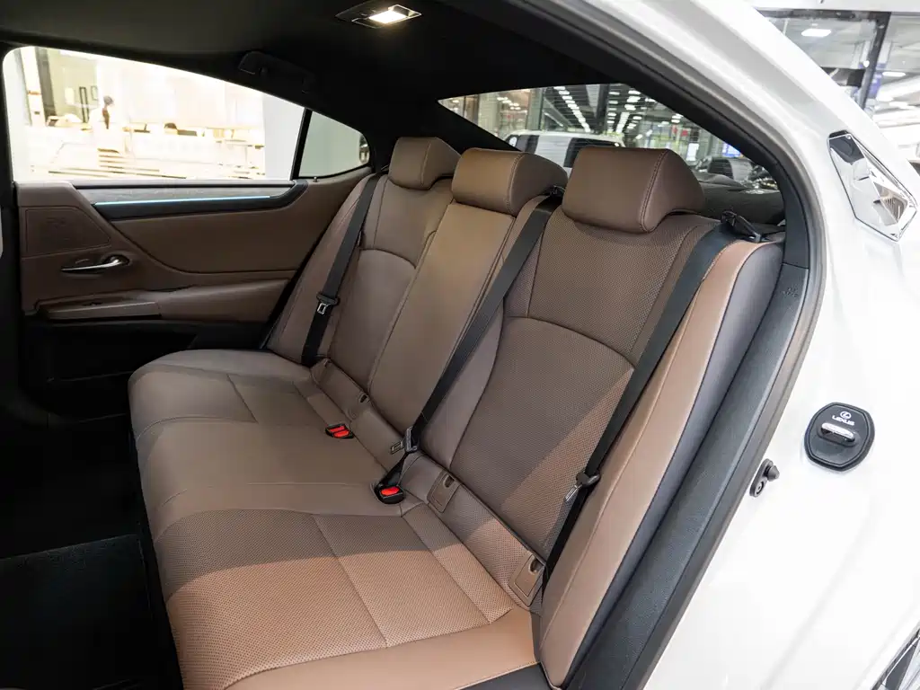 Lexus ES — миниатюра 12