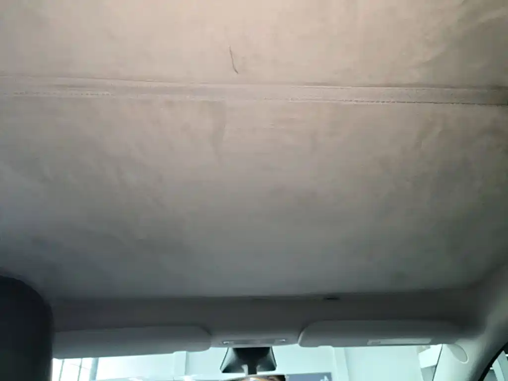 Tesla Model Y — миниатюра 18