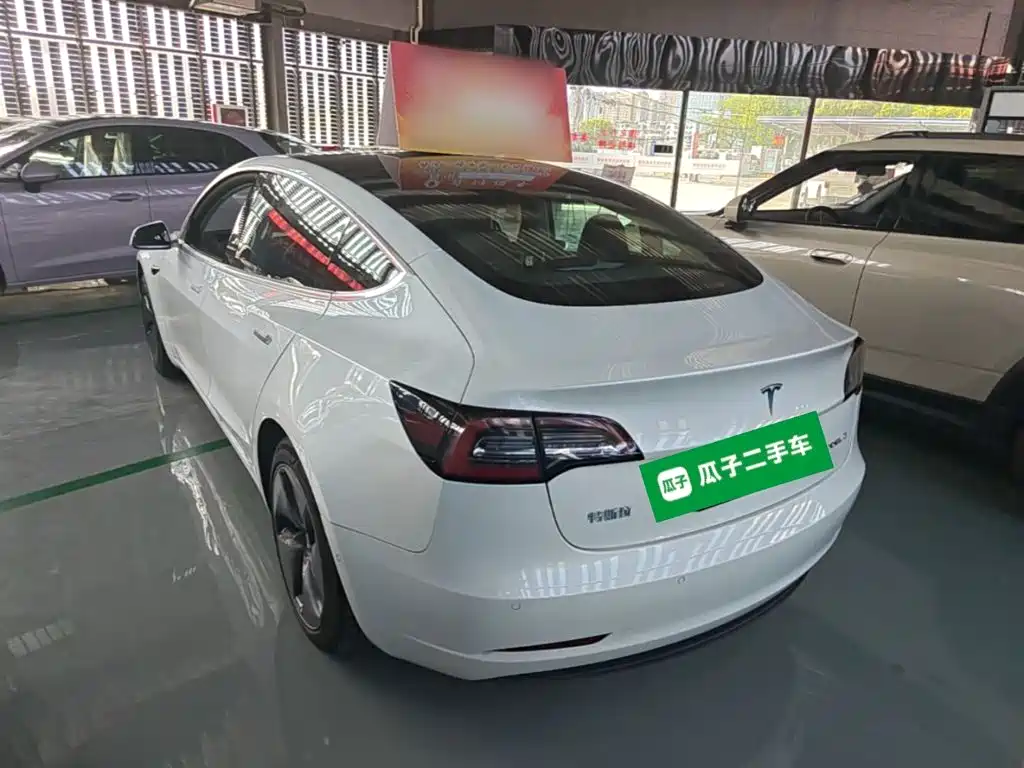 Tesla Model 3 — миниатюра 5