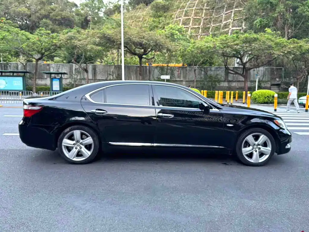 Lexus LS 2006 460L