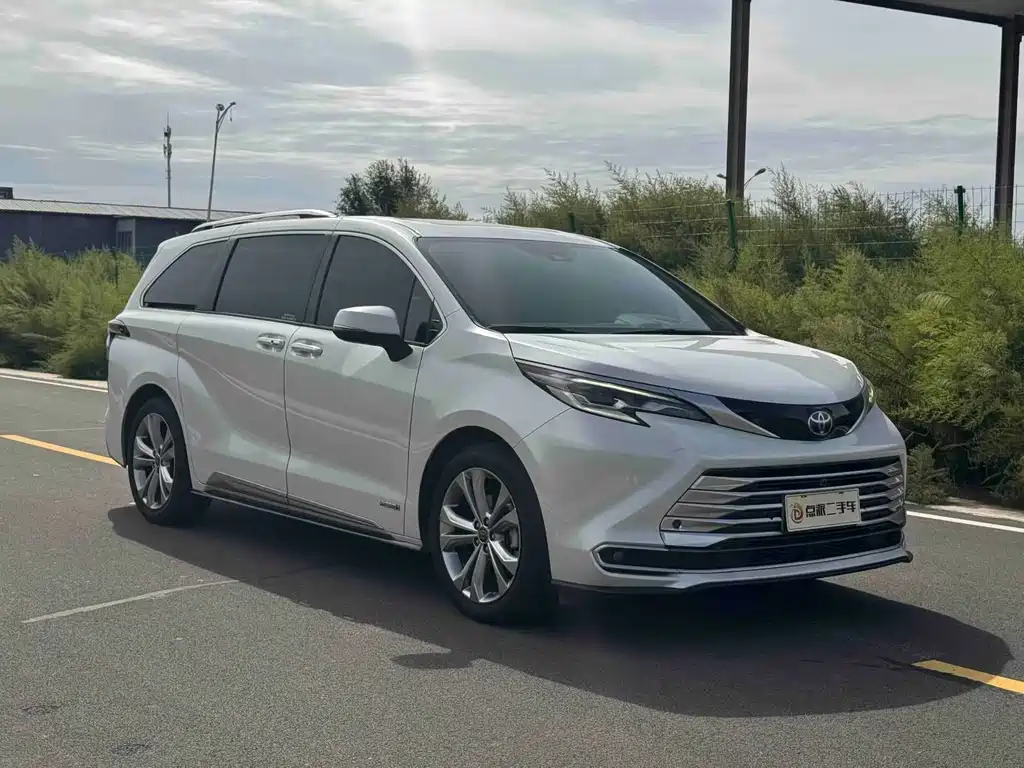 Toyota Sienna — миниатюра 3